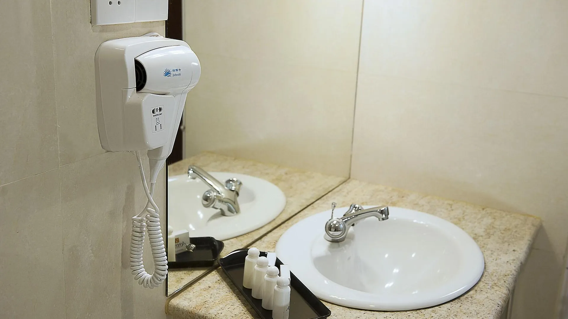 Avenra Gardens Hotel Νεγκόμπο