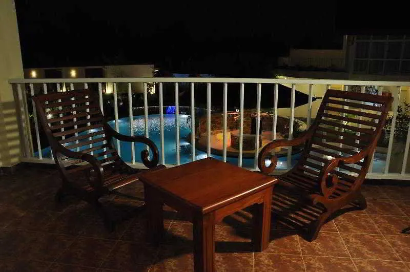 Avenra Gardens Hotel Νεγκόμπο