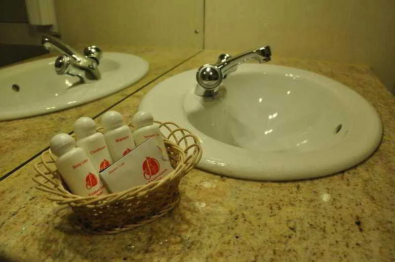 Avenra Gardens Hotel Negombo