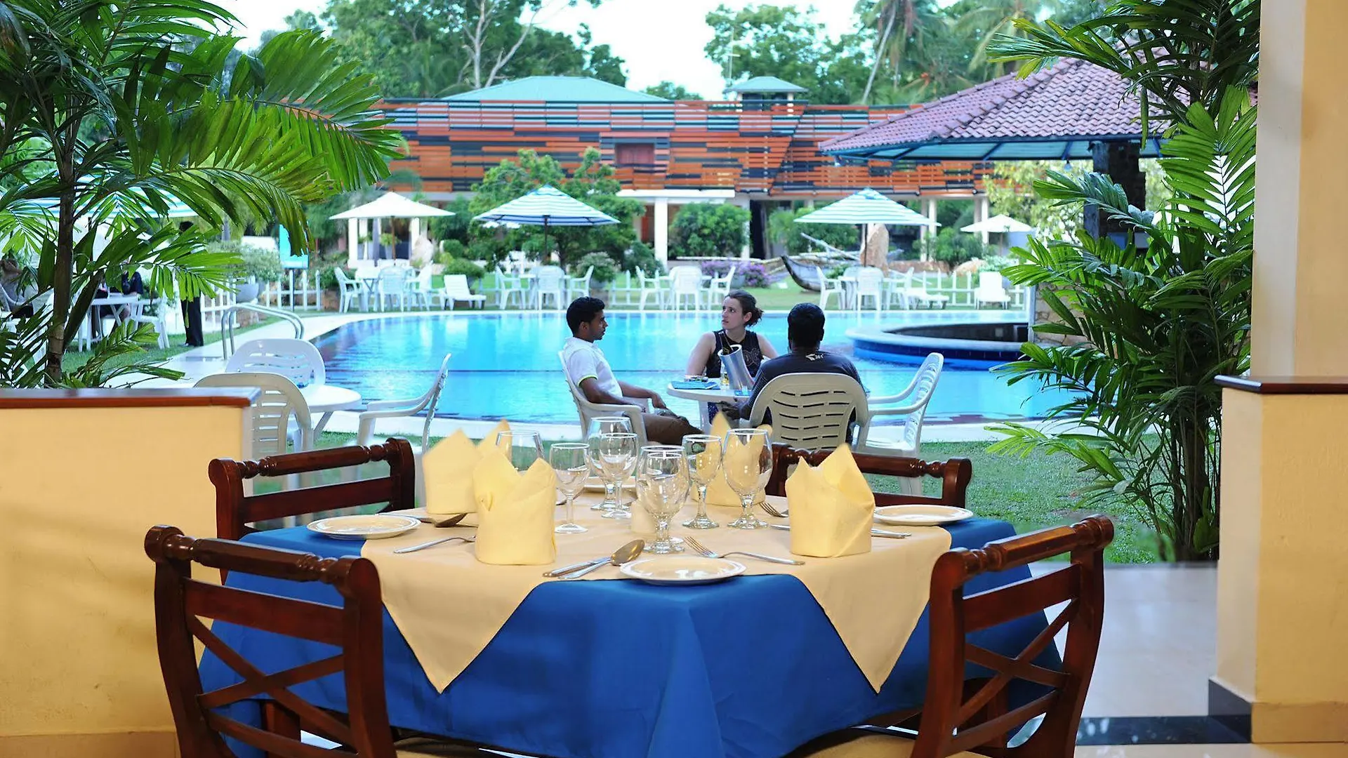 Avenra Gardens Hotel Negombo